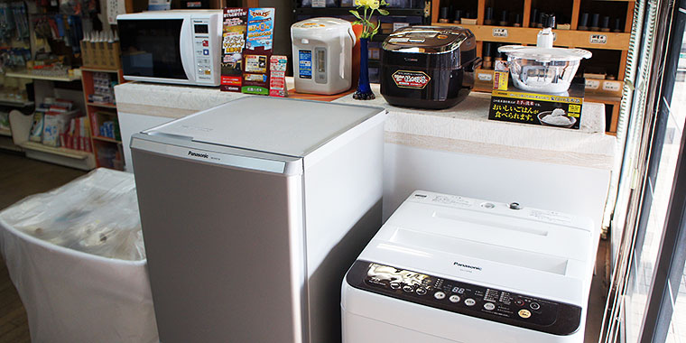 取扱家電製品の陳列　冷蔵庫、洗濯機、電子レンジ、炊飯器など